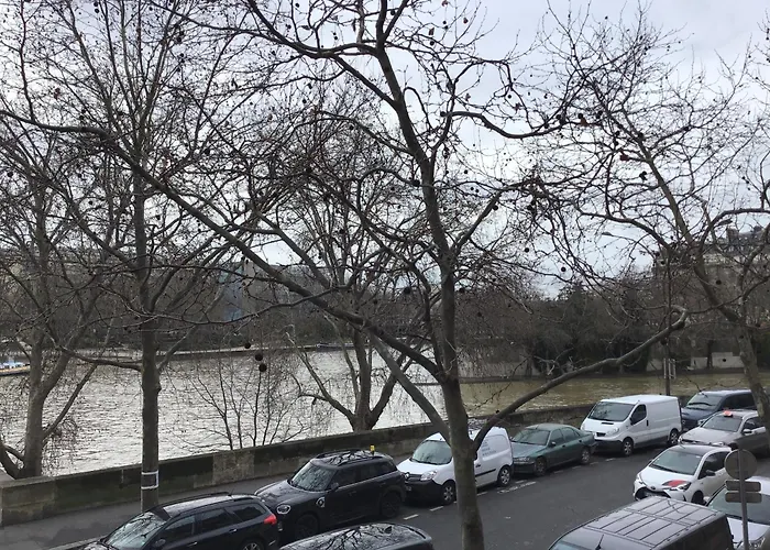 Lovely Flat On The Seine River