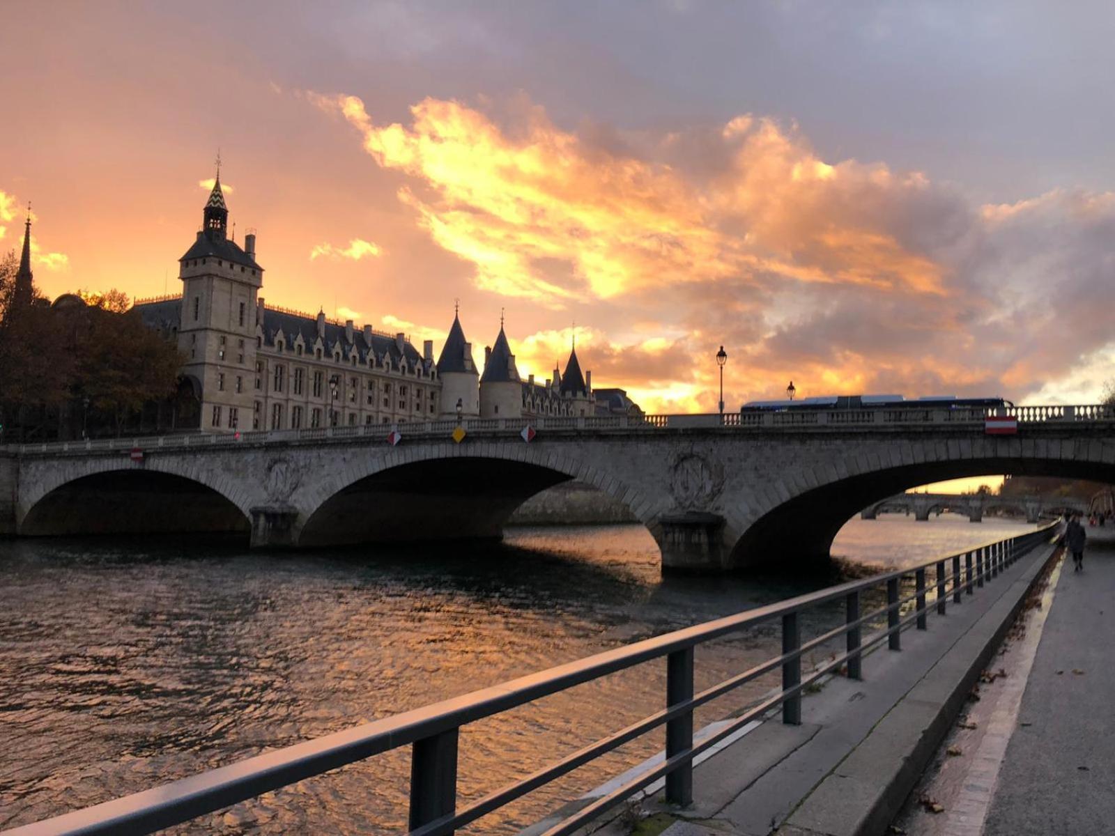 Lovely Flat On The Seine River * Paris