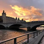 Lovely Flat On The Seine River