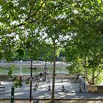 Lovely Flat On The Seine River